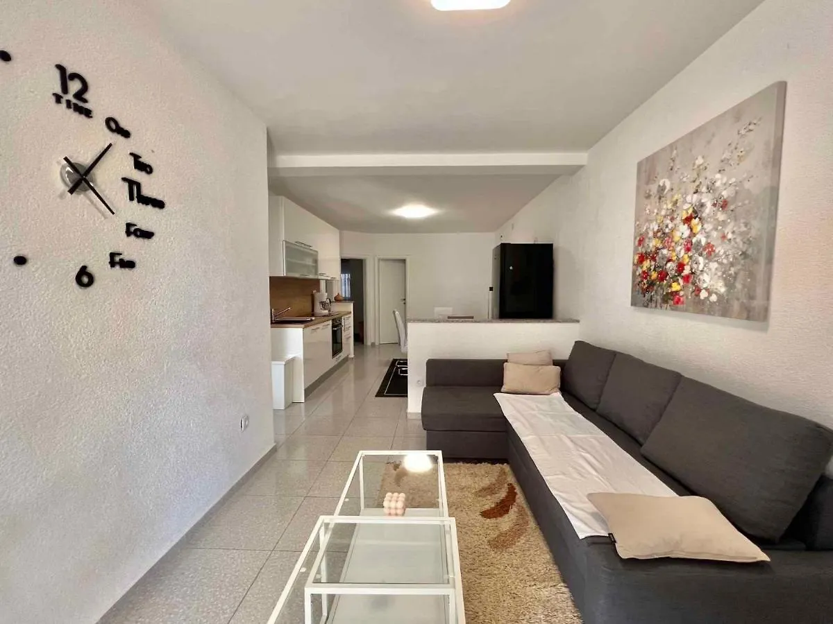 Apartment In Dramalj 45031