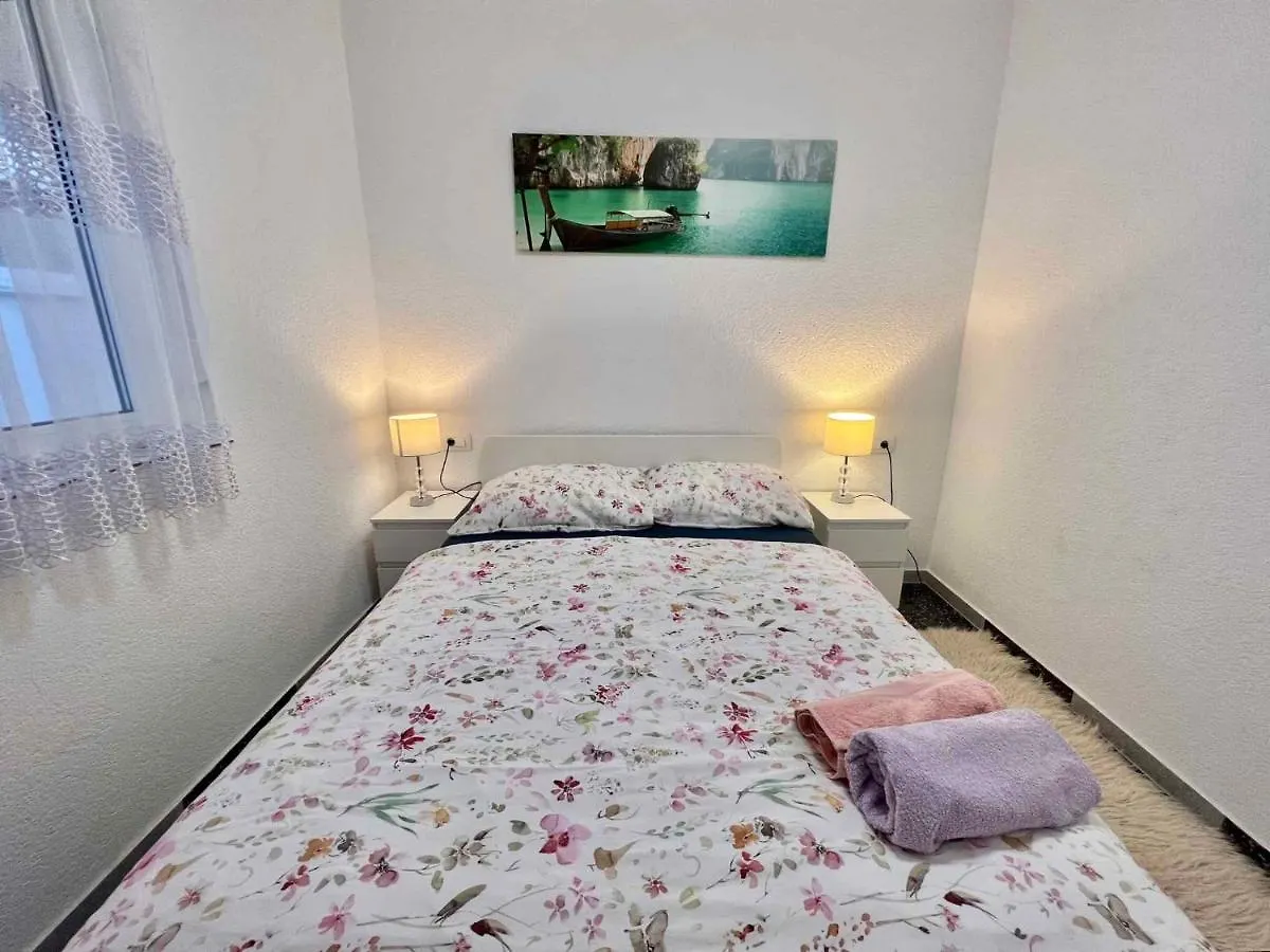 Apartment In Dramalj 45031