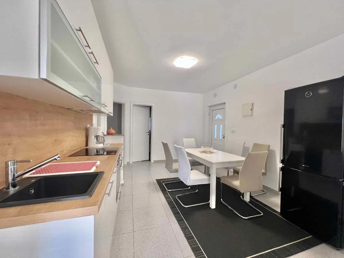 Apartment In Dramalj 45031